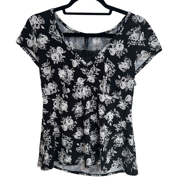 Laura Ashley Tops - Vintage Laura Ashely Black & White Floral Blouse w/ Lace Detail in Women’s Large